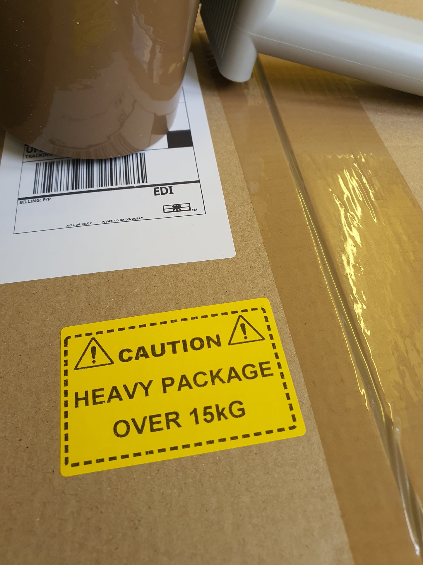 Caution Heavy Package Over 15kg Labels. 75 x 50mm