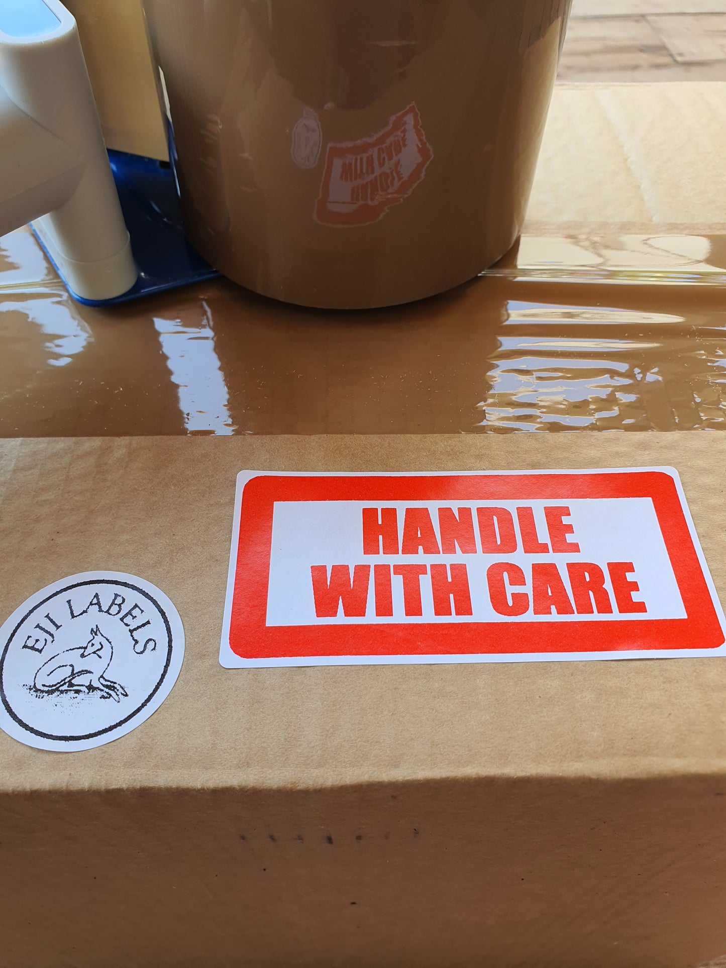 Large Handle with care Stickers. 100 x 50mm